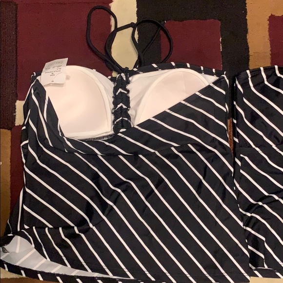 Tops - Picture 4 of 4